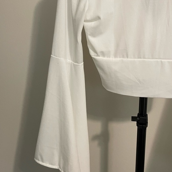 Bell sleeve crop top - Picture 5 of 5